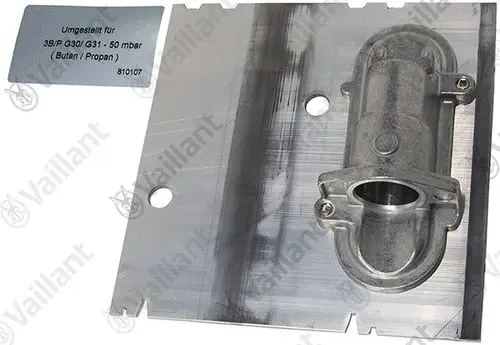 Verteilerrohr aus Metall mit Anschluss und montierter Kennzeichnung für Vaillant Geräte, geeignet für den Betrieb mit Butan/Propan.